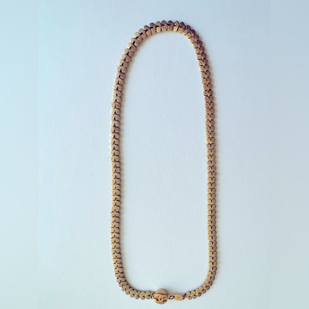 Chanel medallion cc logo gold metal necklace - vintage